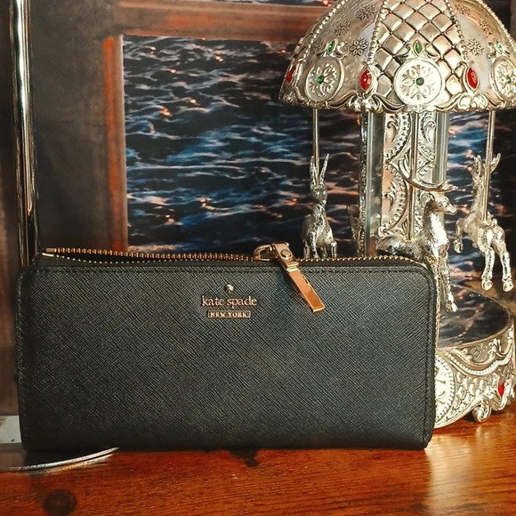 kate spade Handbags - Kate spade ♠️ black pebbled leather zippered cardholder wallet large